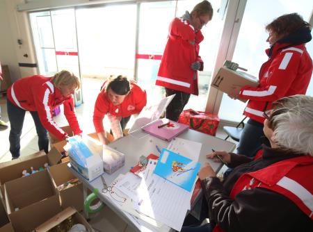 Akcija zbiranja materiala za Ukrajino 05 FOTO LJUBO VUKELIČ